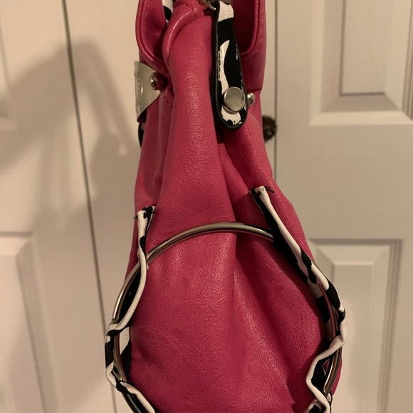 “Tãgs” Handbag - Picture 6 of 6